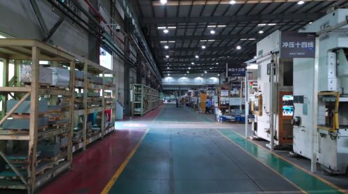 央視關(guān)注美的煙機(jī)制造工廠,揭秘 中國(guó)智造 硬核科技力量